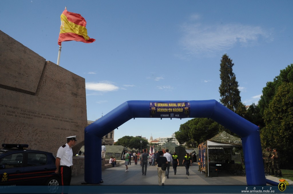 II Semana Naval Madrid.- Entrada exposición estática Infatería de Marina en los Jardines del Descubrimiento